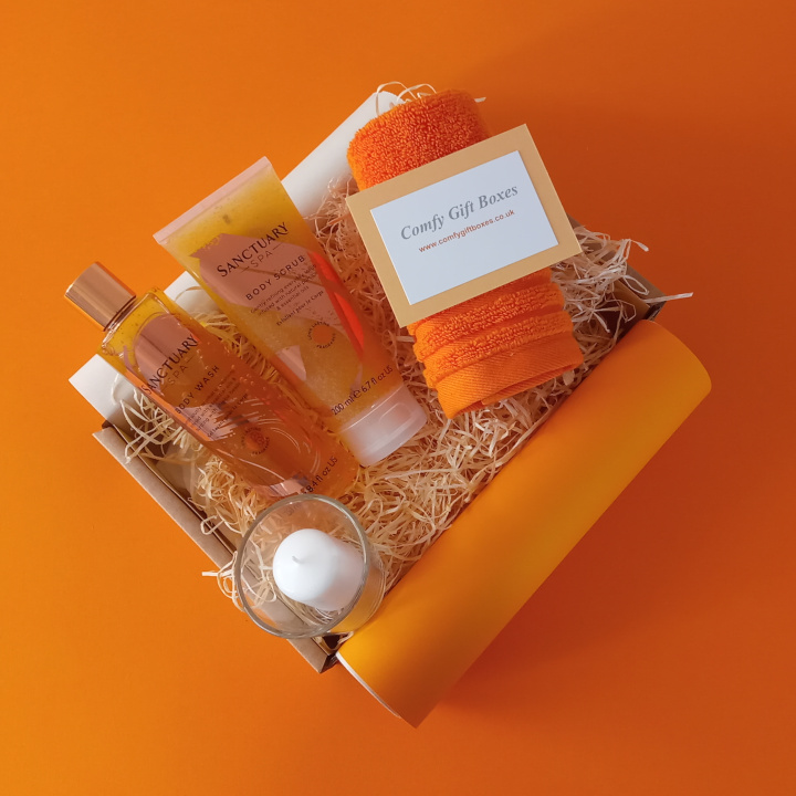 Orange spa pamper gifts for her, spa pamper gift boxes for women, Sanctuary pamper gift boxes, spa gifts for her, relaxing spa bath gift