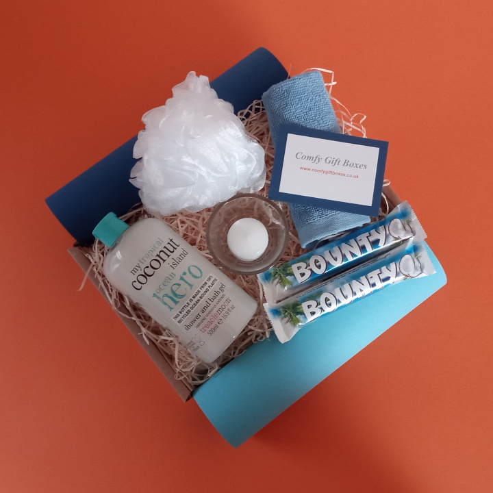 Pamper gifts for her delivered, coconut pamper gifts for girls, Bounty coconut chocolate pamper presents UK delivery