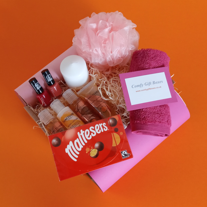 Maltesers girlfriends night in pamper gift boxes, pamper gifts for women