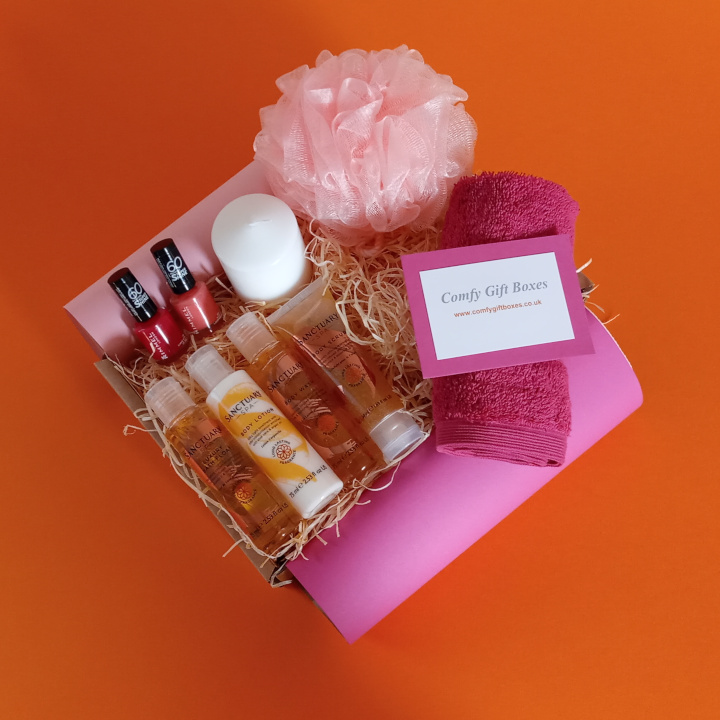 Girls night in pamper hamper gifts, pamper kit ideas, pampering gifts for girls, pamper gifts for her