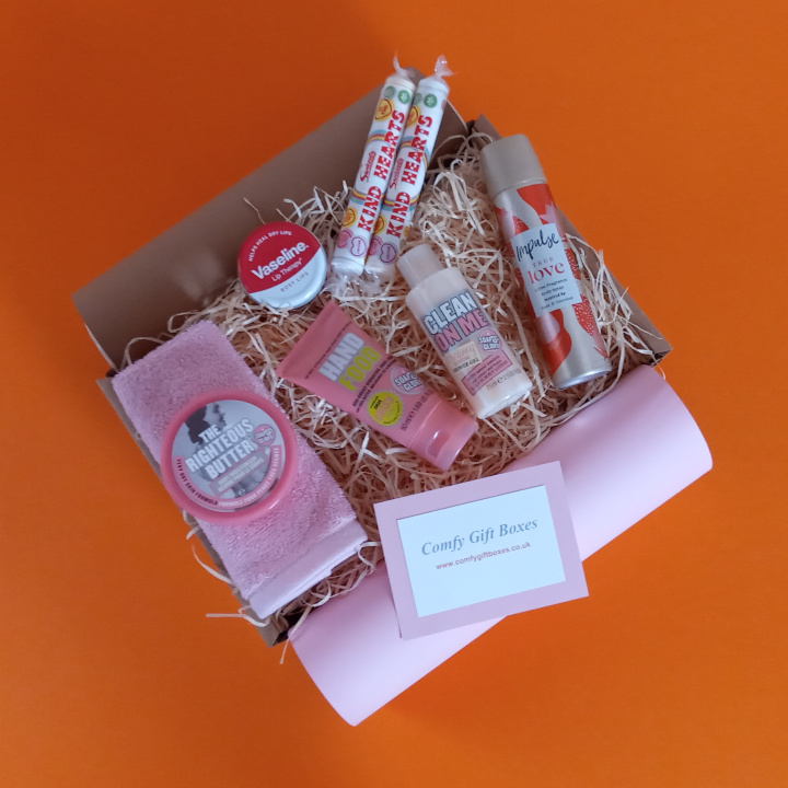 Holiday Gift Ideas for Teen Girls | Jo-Lynne Shane